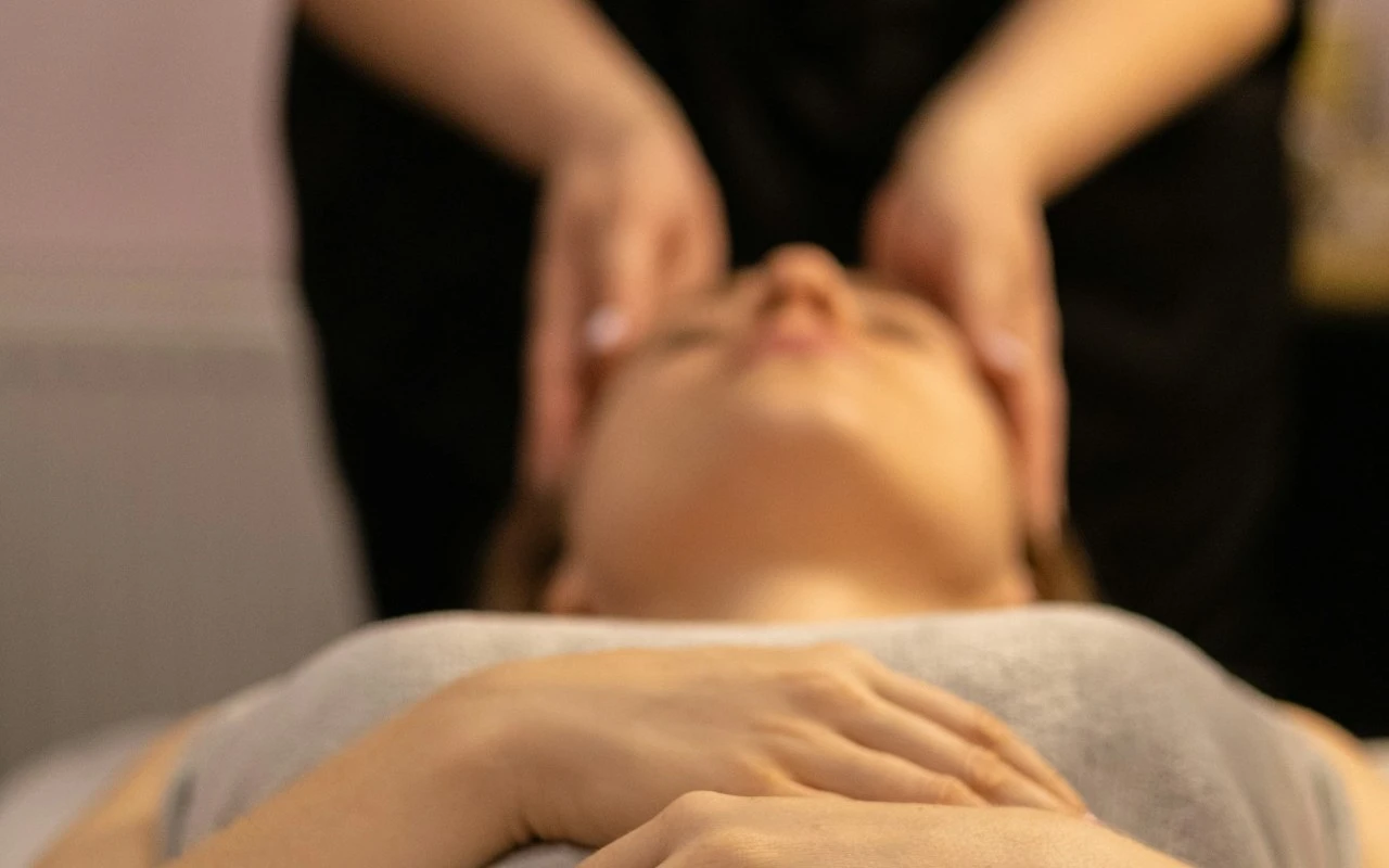 Tratamiento facial contouring reafirmante y drenaje linfático en Madrid