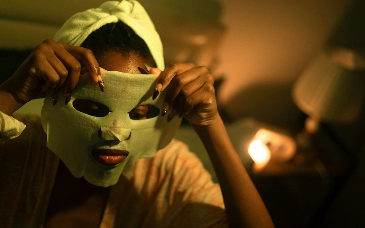 Cuidado facial express hidratación y mascarillas en casa u hotel