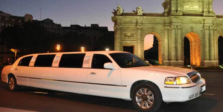 Paseo en limusina Lincoln en Madrid para beauty party y despedidas