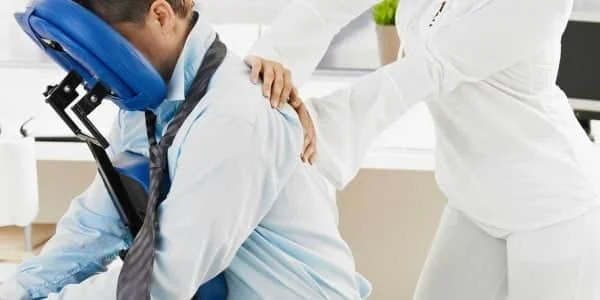 Masajes para Empresas en Madrid Bienestar Chic - Sillas Ergonómicas In-Company