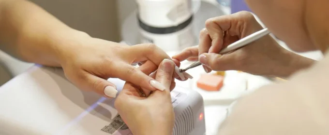 Manicura a domicilio cerca de mi esteticistas desplazadas en Madrid capital