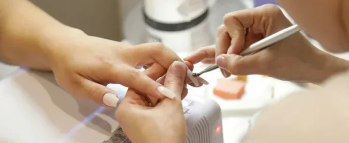 Pedicura Madrid semipermanente esmaltado de alta duracion Shellac y brillo espejo