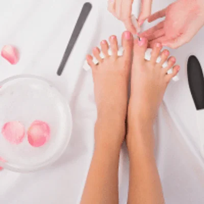 Pedicura completa semipermanente Shellac en Madrid