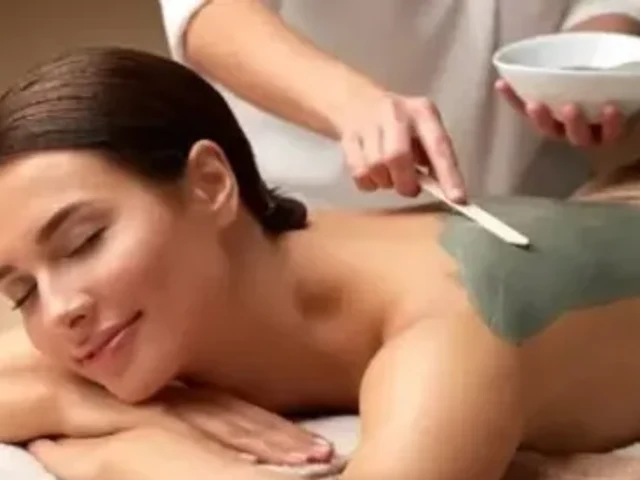 Presoterapia combinada con envoltura de algas y maderoterapia